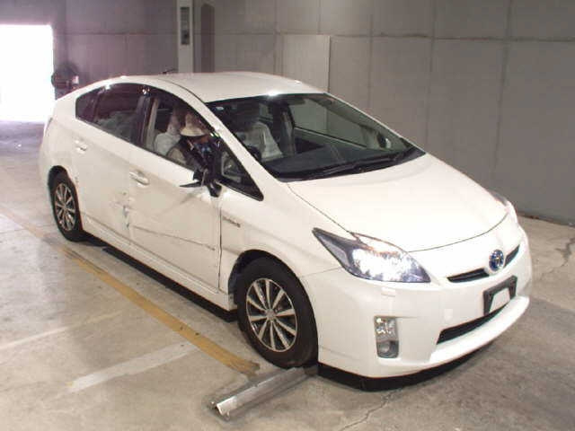 TOYOTA PRIUS — фото