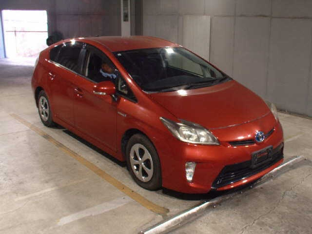 TOYOTA PRIUS — фото