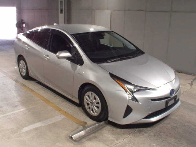 TOYOTA PRIUS — фото