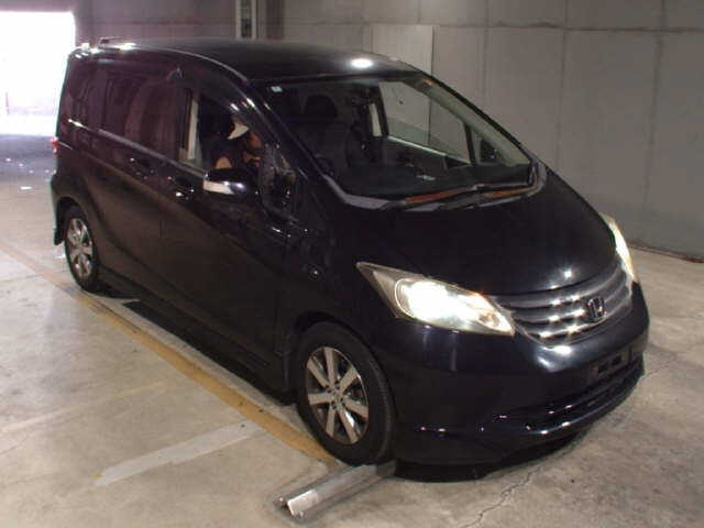 HONDA FREED — фото
