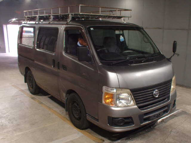 NISSAN CARAVAN — фото