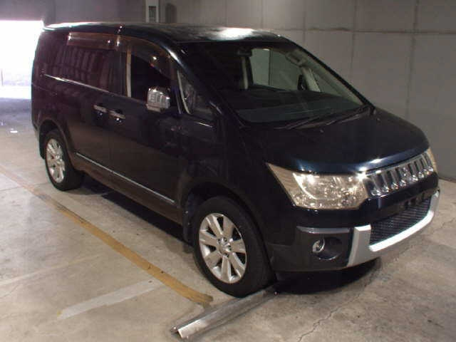 MITSUBISHI DELICA — фото