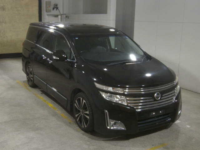 NISSAN ELGRAND — фото