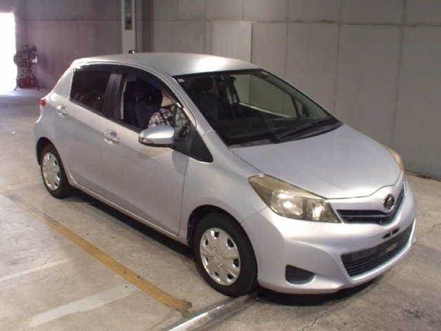 TOYOTA VITZ — фото