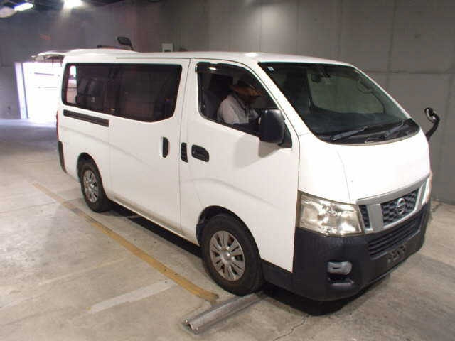 NISSAN CARAVAN — фото