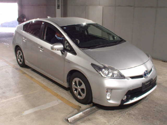 TOYOTA PRIUS — фото