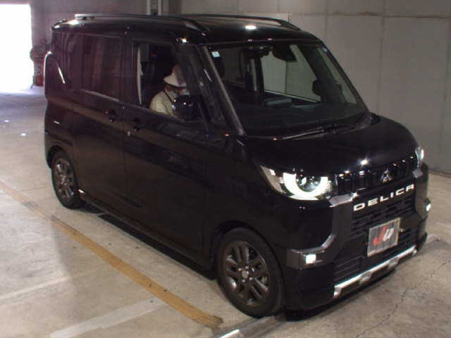 MITSUBISHI DELICA — фото