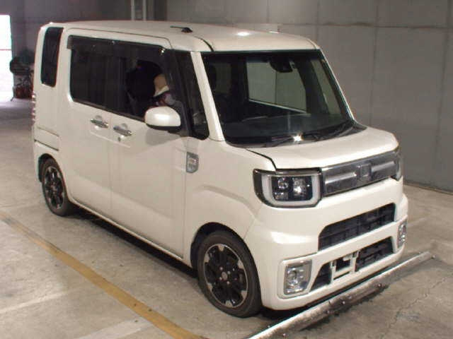 DAIHATSU WAKE — фото