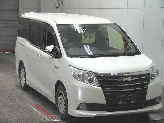 TOYOTA NOAH — фото