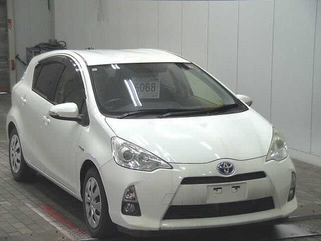 TOYOTA AQUA — фото