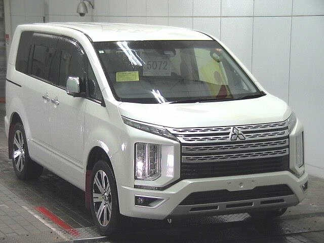 MITSUBISHI DELICA — фото