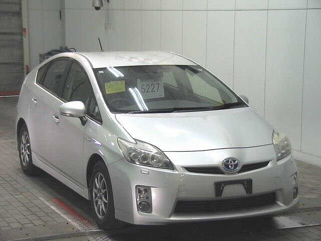 TOYOTA PRIUS — фото