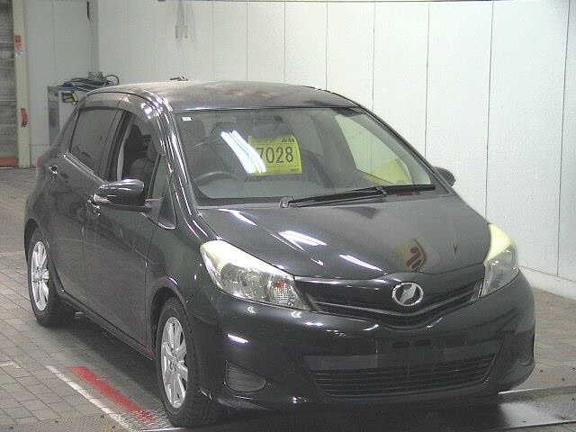 TOYOTA VITZ — фото