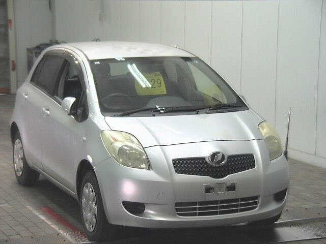 TOYOTA VITZ — фото