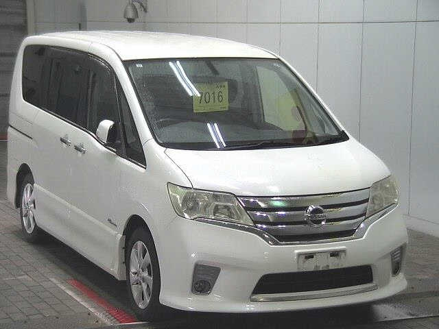 NISSAN SERENA — фото