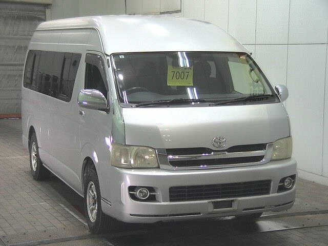 TOYOTA HIACE — фото