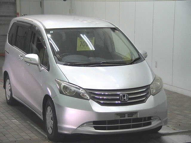 HONDA FREED — фото