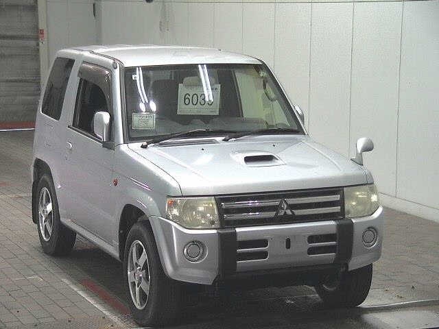 MITSUBISHI PAJERO — фото