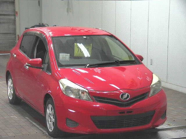 TOYOTA VITZ — фото