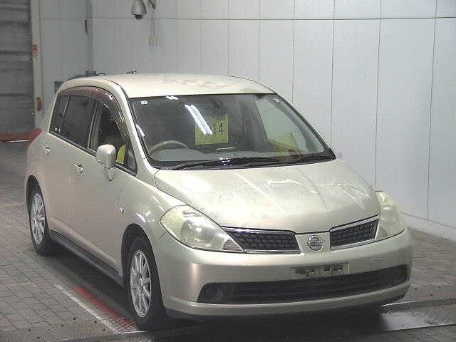 NISSAN TIIDA — фото