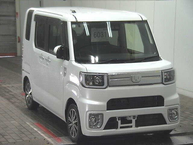 DAIHATSU WAKE — фото