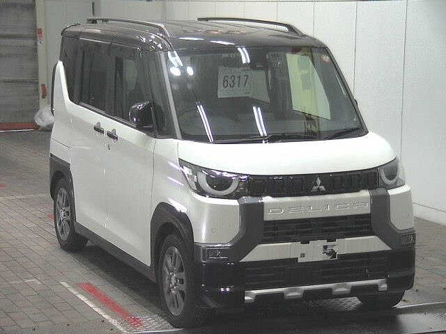 MITSUBISHI DELICA — фото