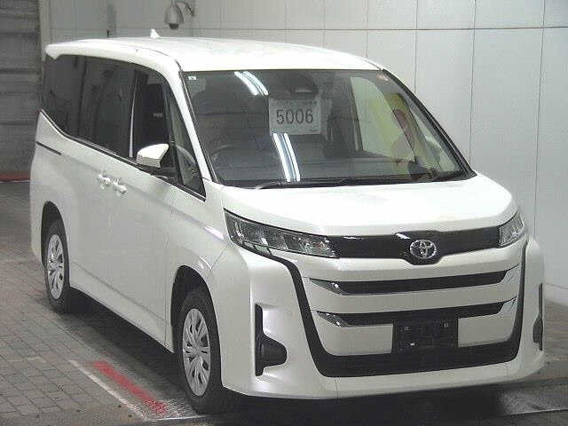 TOYOTA NOAH — фото