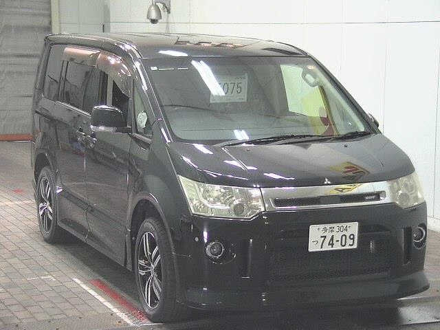 MITSUBISHI DELICA — фото