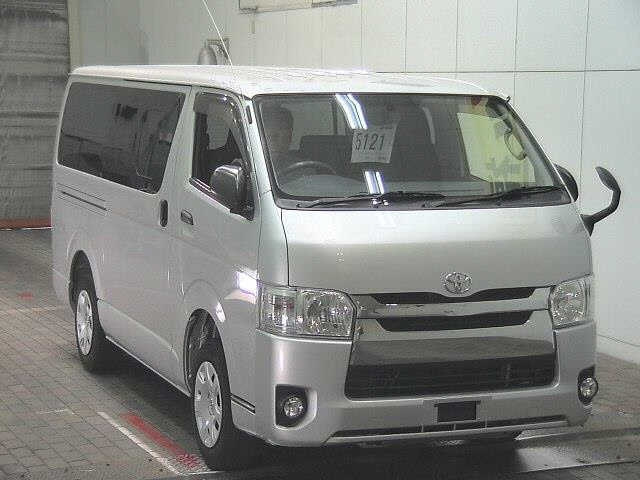 TOYOTA HIACE — фото