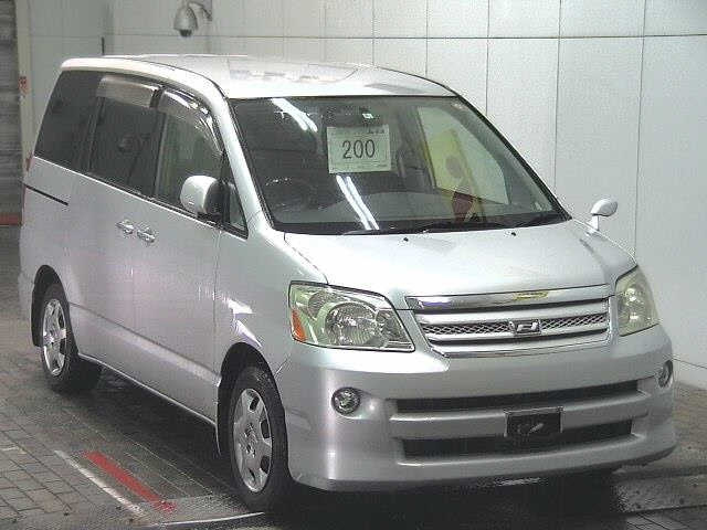 TOYOTA NOAH — фото