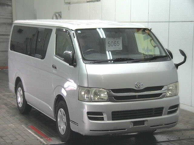 TOYOTA HIACE — фото