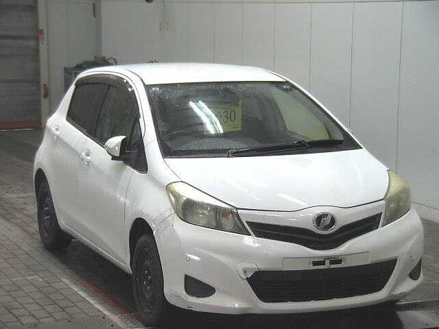 TOYOTA VITZ — фото