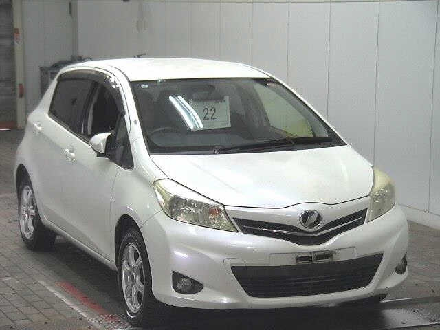 TOYOTA VITZ — фото