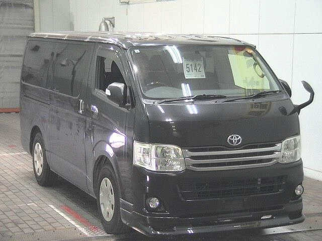 TOYOTA HIACE — фото