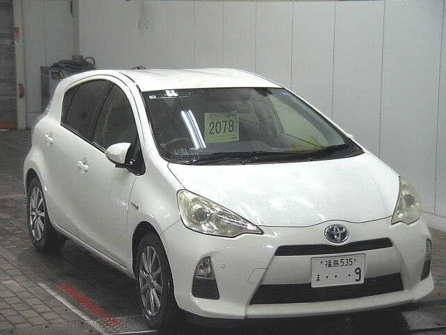 TOYOTA AQUA — фото