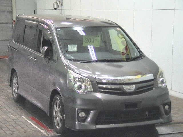 TOYOTA NOAH — фото