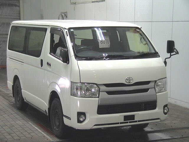 TOYOTA HIACE — фото