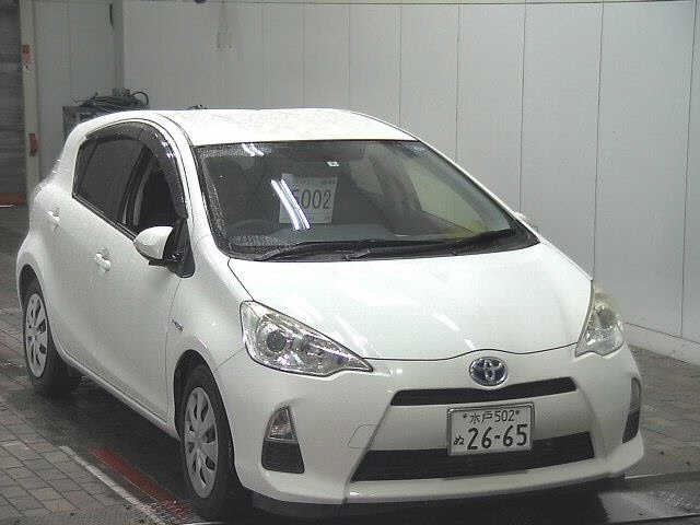 TOYOTA AQUA — фото