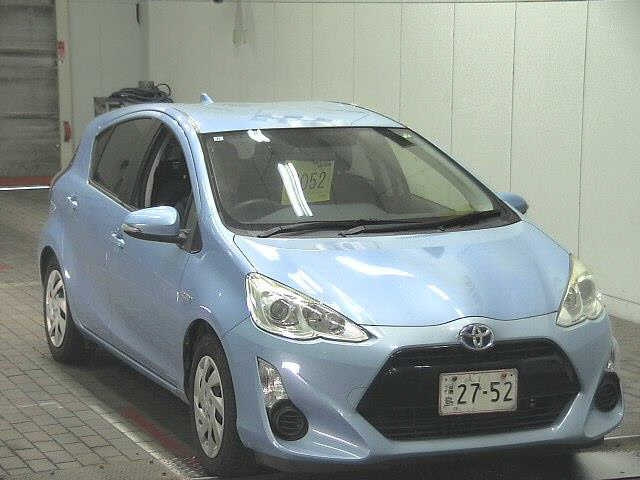 TOYOTA AQUA — фото