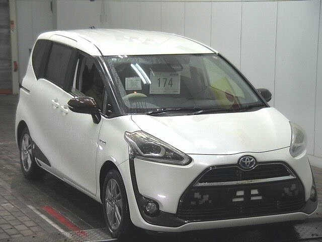 TOYOTA SIENTA — фото