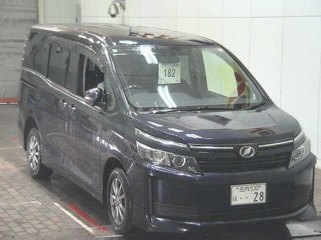 TOYOTA VOXY — фото