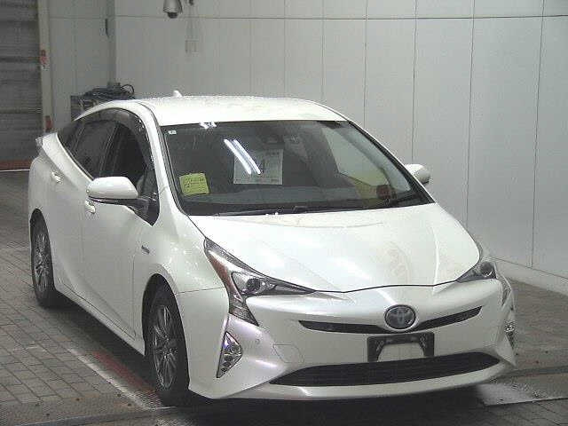TOYOTA PRIUS — фото