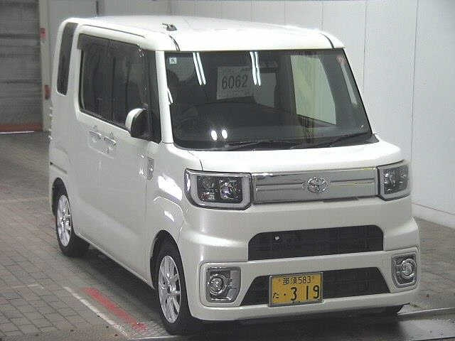 TOYOTA PIXIS — фото