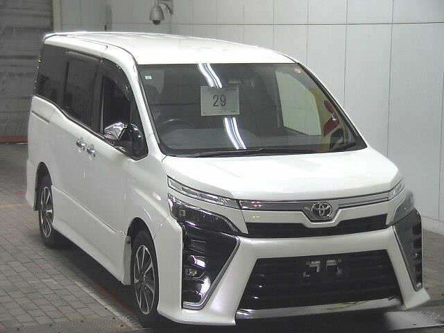 TOYOTA VOXY — фото