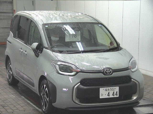 TOYOTA SIENTA — фото
