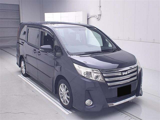 TOYOTA NOAH — фото