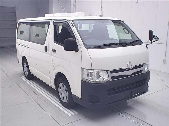 TOYOTA HIACE — фото