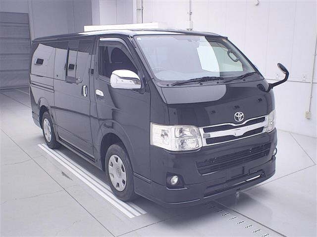 TOYOTA HIACE — фото