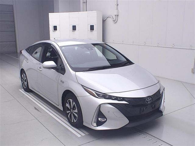 TOYOTA PRIUS — фото