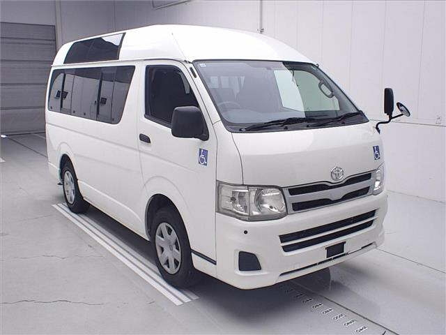 TOYOTA HIACE — фото
